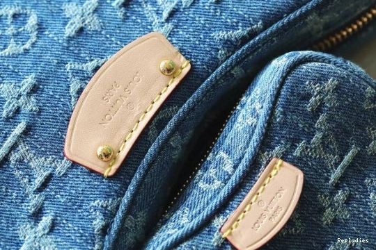 Cheap Croissant MM LOUIS VUITTON 0812